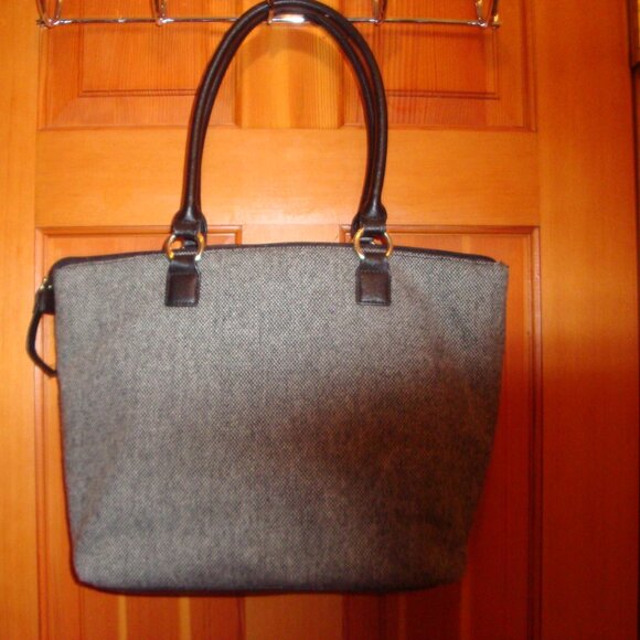 TOMMY HILFIGER PURSE GRAY TWEED FABRIC WITH BLACK LEATHER HANDLES - Picture 3 of 4